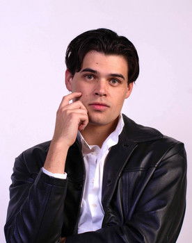Ricardo Guevara as Actor