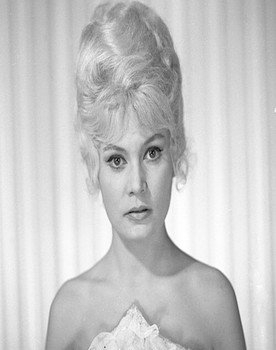 Iga Cembrzyńska as Monika