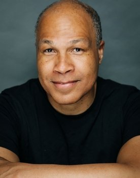 Troy Mclaughlin as Arthur