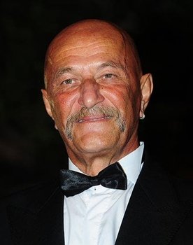 Coşkun Göğen as Katip