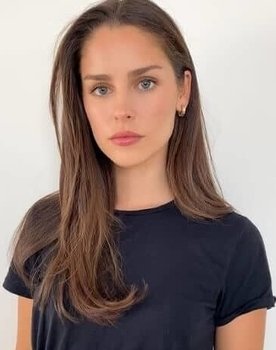 Beril Kolcu as Burcu
