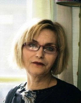 Eleni Dimopoulou as Narrator
