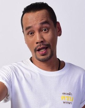 Pongsak Pongsuwan as Shaman
