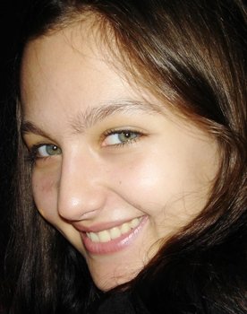 Letícia Rodrigues as Iracema jovem