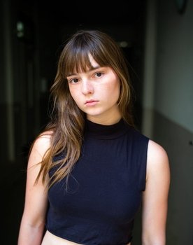 Pola Geiger as Vera