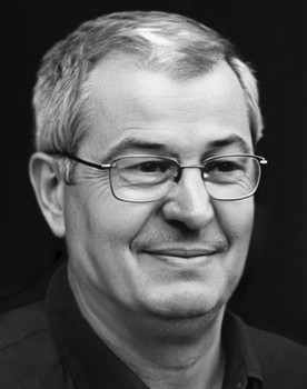 Smaïl Lakhdar-Hamina as Young Man