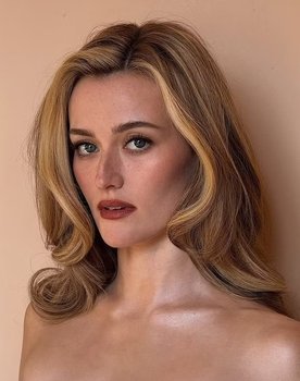 Sarah Pidgeon as Stevie Ward