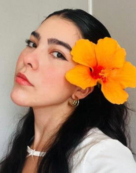 Helena Hirata as Menina