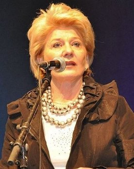 Ritva Oksanen as Laulaja yökerhossa
