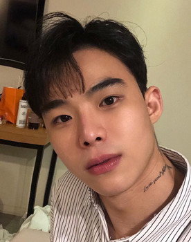 윤하윤 as Yeong Jae