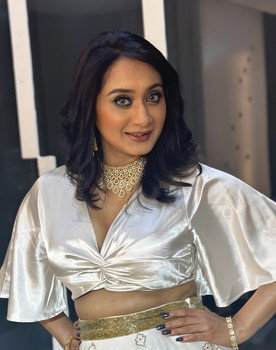 Zinat Sanu Swagata as Agency Officer