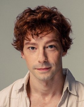 Edu Fornazzari as João