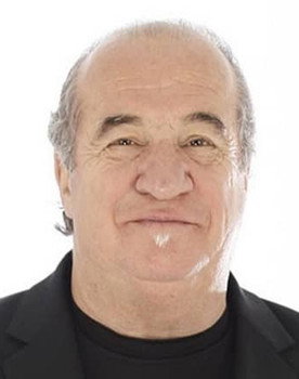 José Luis Gioia as Borracho en Cabaret París