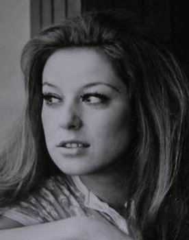 Deniz Erkanat as Hülya