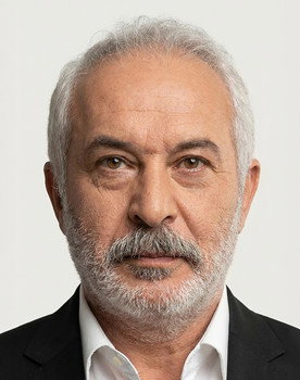 Ali Sürmeli as Selçuk