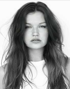 Meredith Hennessy as Amber Cross