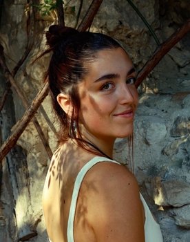 Palmira Sebastián as Victoria