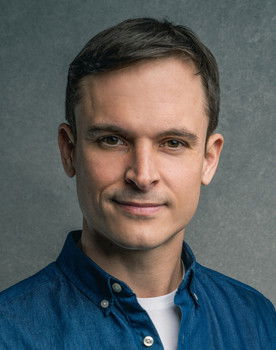 Peter Alberti as Henry