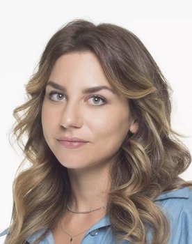 Artemis Ioannidi as Ανθή Αρζέντη