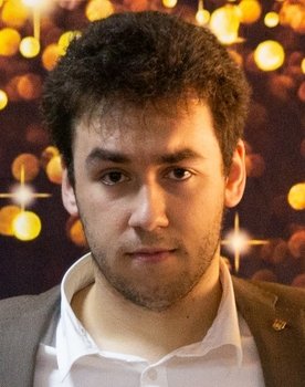 Guilherme Gomes as Narrador/Pessoa A Ver Televisão/Anjo Gabriel/Primo do José/Gaspar