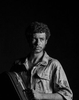 Gabriel Lyra as Jorge