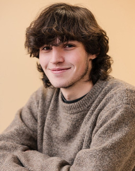 Cillian Foley as Dara