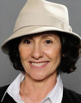 Cássia Kis as 