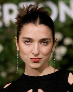 Rina Lipa as Scarlett