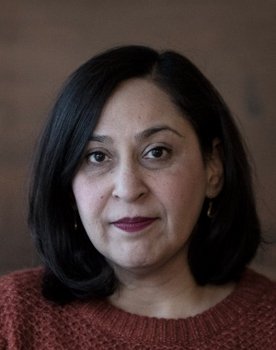Nazneen Khan-Østrem as Programleder