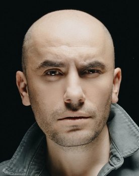 Giray Altınok as Cafer