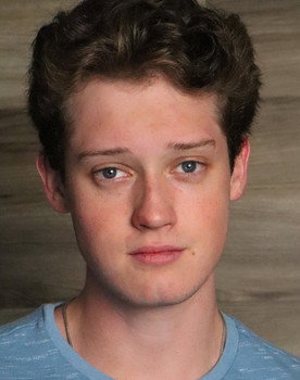 Braeden Sorbo as Everett