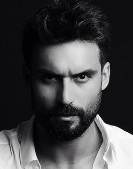 Ali Ersan Duru as Mustafa