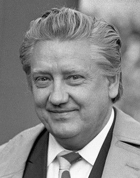 Kalmer Tennosaar as Self