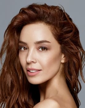 Azra Akın
