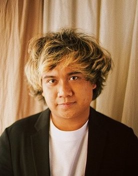 Aco Tenriyagelli as Adam