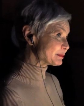 Alessandra Korompay as Venexiana Stevenson (IT)