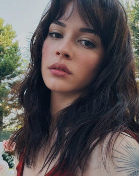 Helin Elveren as Sezin