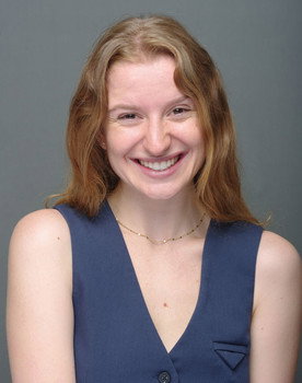 Inès Brin as La Candidate