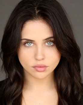 Brenna D'Amico as Hannah