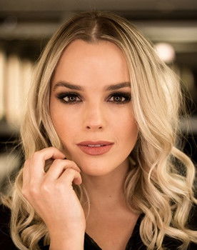 Thaeme Fernanda Mariôto as 