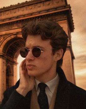 Quentin Simon as Figurant n°1 / Figurant n°4