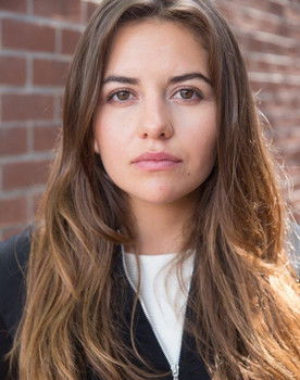 Elle Bessa as Student #3