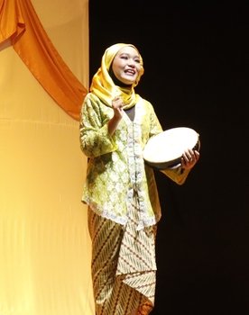 Nadia Septeriga as Pedagang 1