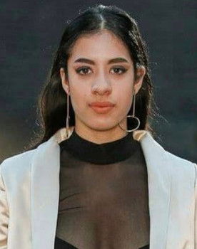 Sigourney Eyra as Zoey