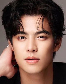 Songpoom Buranasri as Mangprong