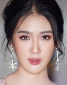 Natsiya Prommart as 'Vicky' Phawika Ratchanon