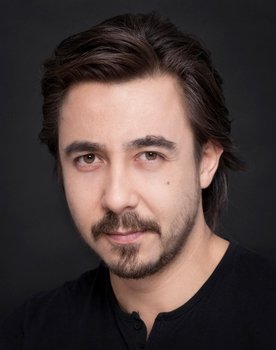 Cemil Büyükdöğerli as Levent Sezer