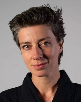 Laurence Roothooft as Julian