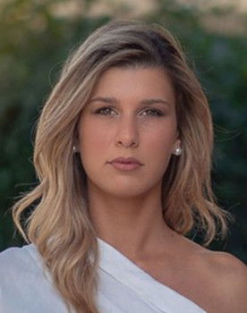 Dimitra Batziou as Homeless Woman