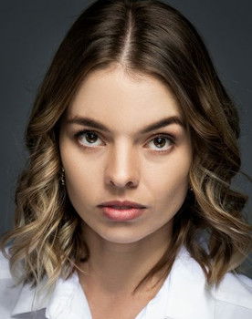 Anré Bouguenon as Lara